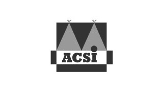 Logo con due tende e la scritta ACSI in bianco e nero.
