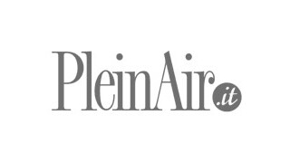 Logo del sito web italiano PleinAir.it, dedicato al campeggio e attività all'aria aperta.